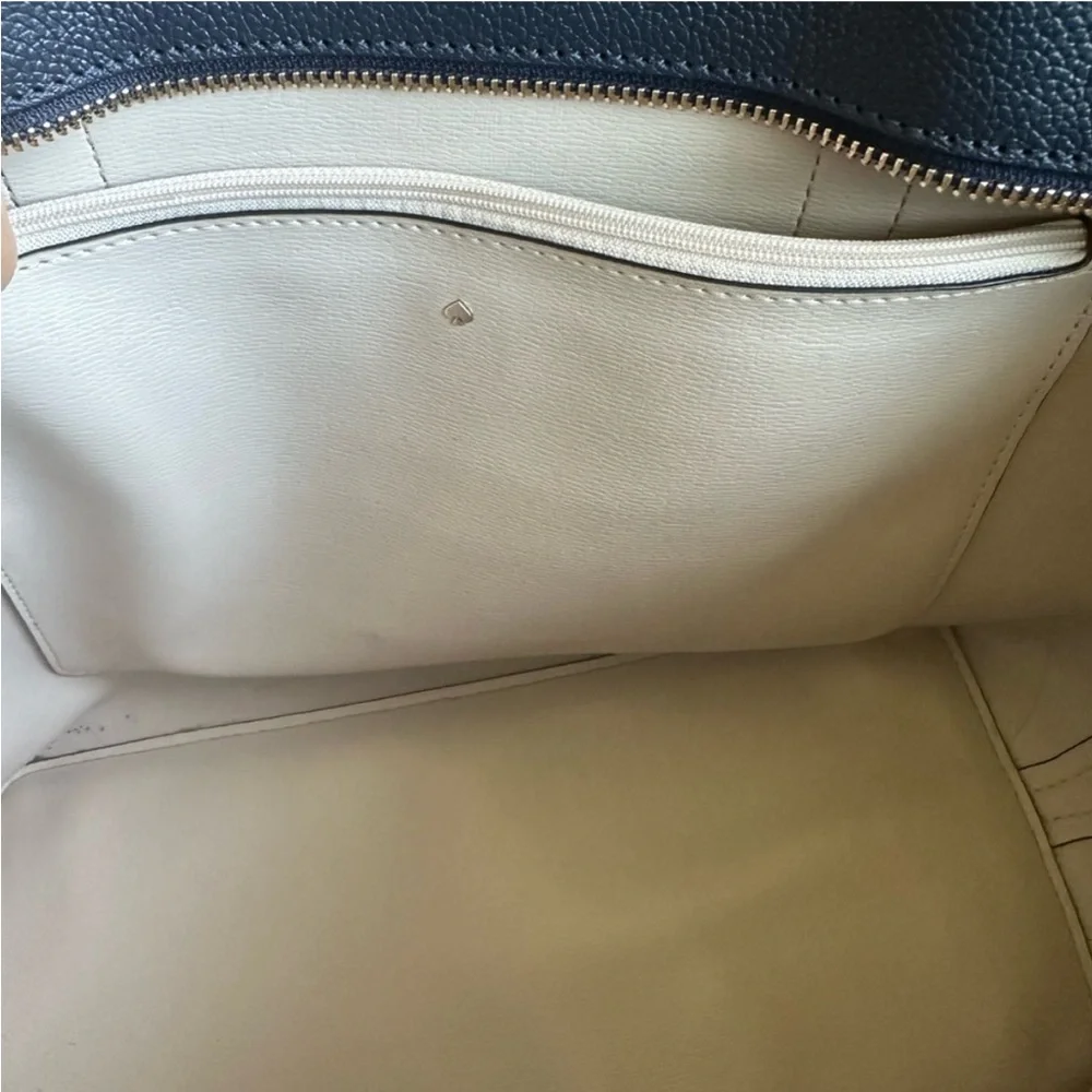 Kate Spade New York
MARGAUX LARGE TOTE - Picture 8 of 16
